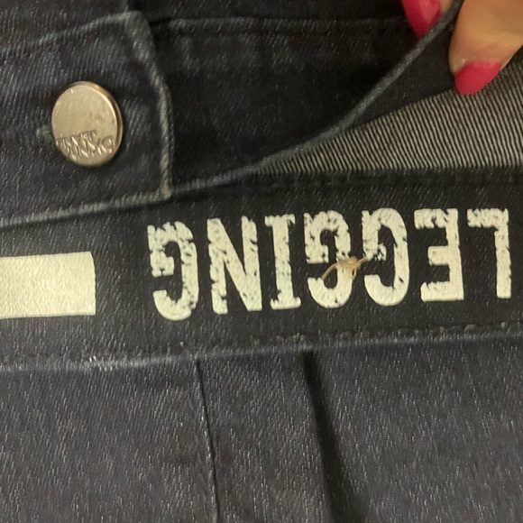 DKNY Jeans - Picture 2 of 6